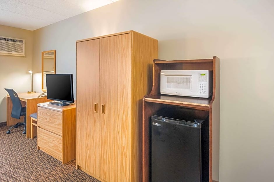 Econo Lodge Duluth near Miller Hill Mall