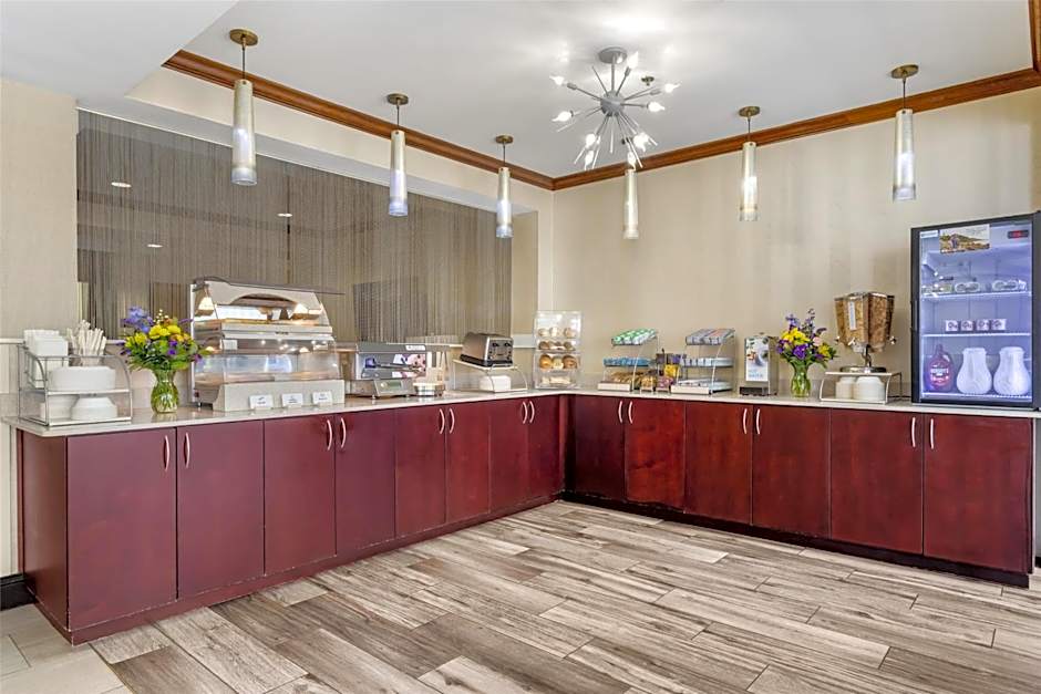 Best Western Plus River Escape Inn & Suites