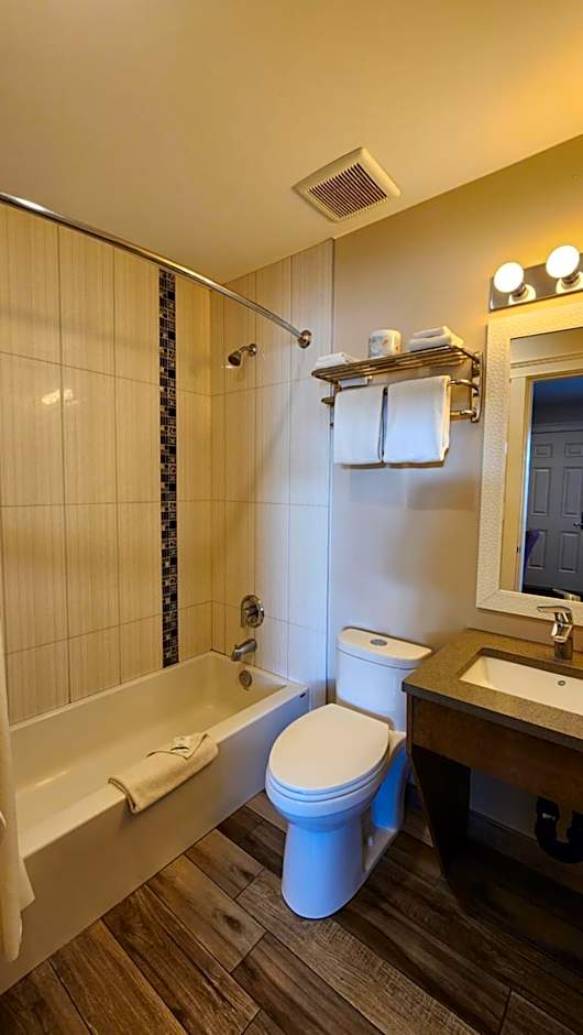 Sahara Courtyard Inn & Suites Osoyoos