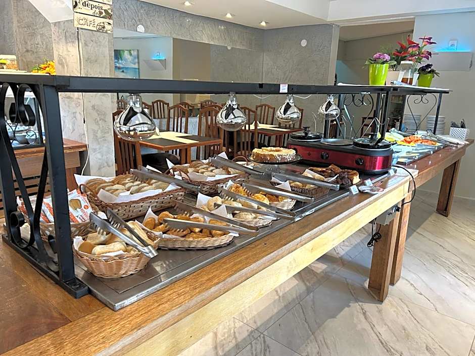 Fabuloso flat 243 Amarílis 2 piscinas climatizadas, carregador veiculo elétrico Riviera de São Lourenço, Bertioga Apartamento Duplex inteiro, cozinha equipada completa, serviço de praia, limpeza e trocas diária de toalhas, wi-fi 500mb