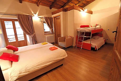 Large Quadruple Room with Balcony