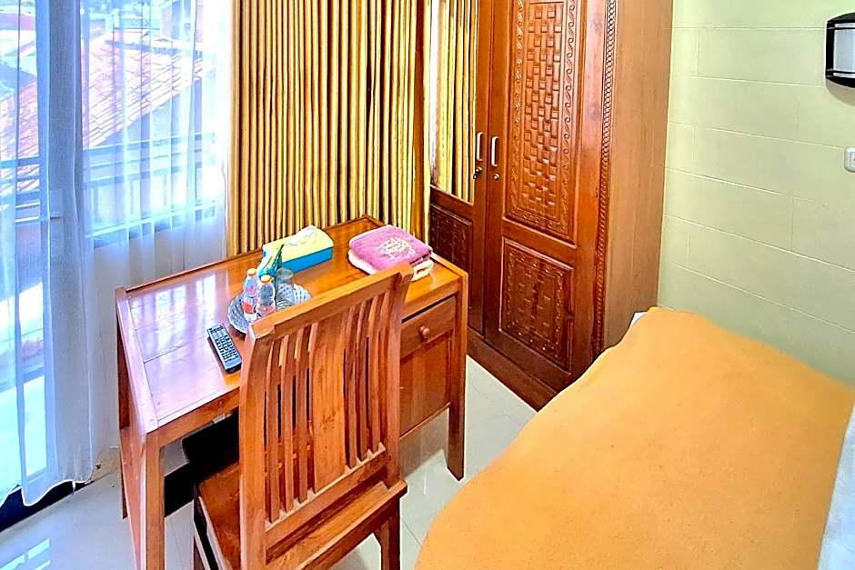 Griya Pradipa Syariah Near Balai Kota Batu Mitra RedDoorz