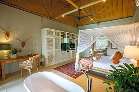 King Suite with Pool View