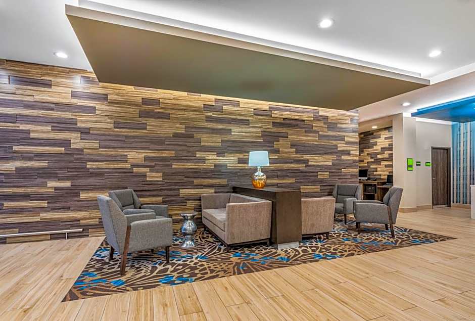 La Quinta Inn and Suites by Wyndham Houston Spring South