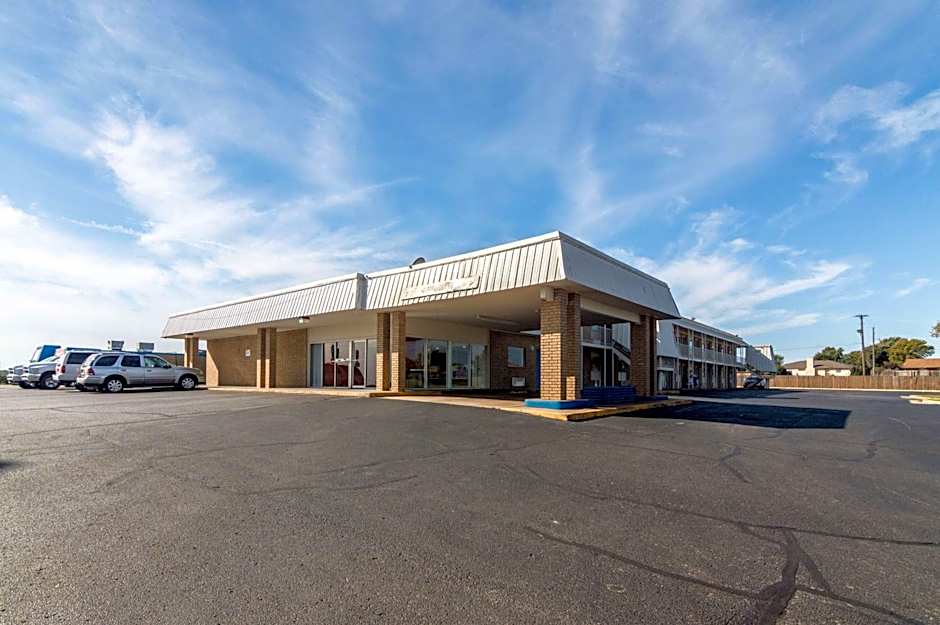 Motel 6-Clinton, OK