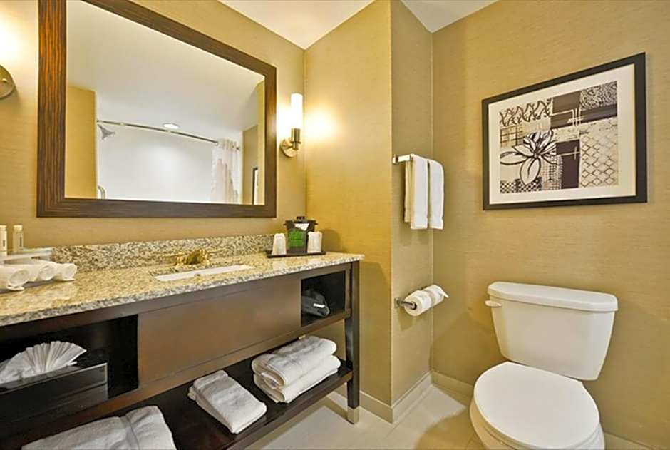 Holiday Inn Express & Suites Utica By IHG