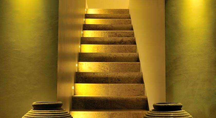 Room & Vespa Suite 1