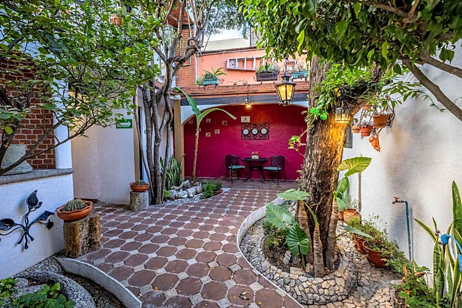 Las Mariposas Hotel & Studios