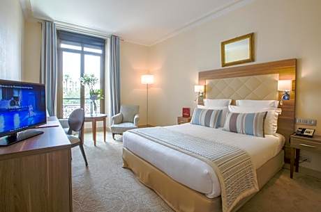 Superior Room with City View