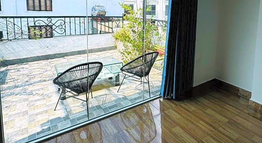 Holiday Suites Hotel & Spa