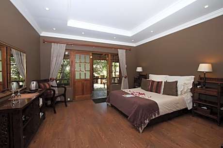 Tuskers Bush Lodge B&B