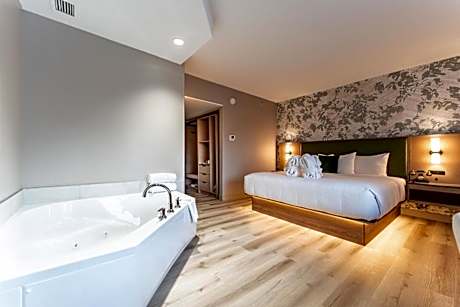 King Room with Whirlpool