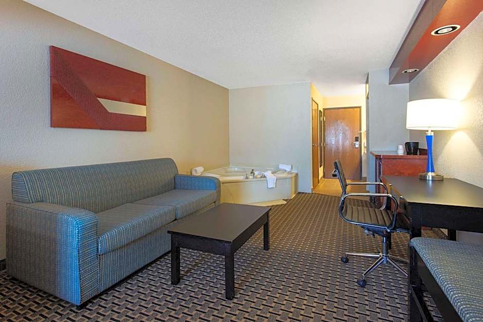 Ramada by Wyndham Glendale Heights/Lombard