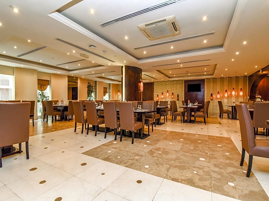 Landmark Summit Hotel