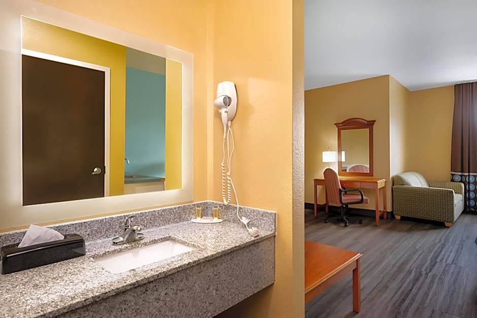 Super 8 by Wyndham Salisbury