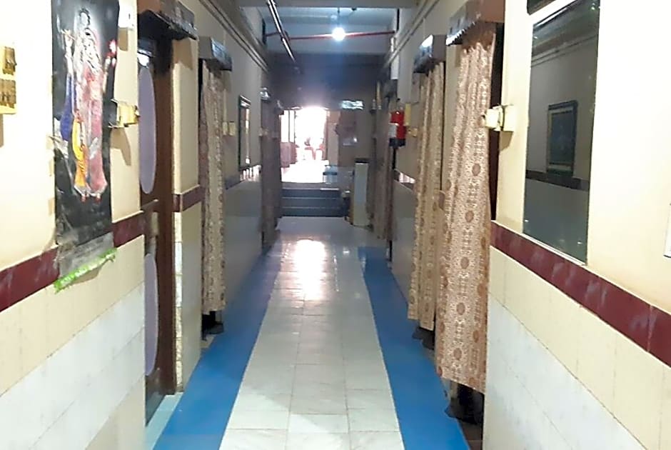 Goroomgo Central Guest House Agartala