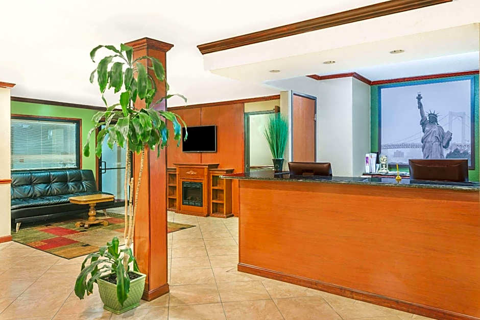 Super 8 by Wyndham Tilton/Lake Winnipesaukee