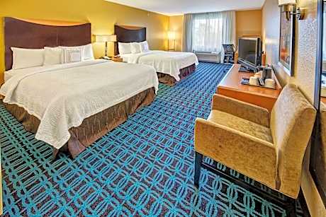 Queen Room with Two Queen Beds - Hearing Accessible