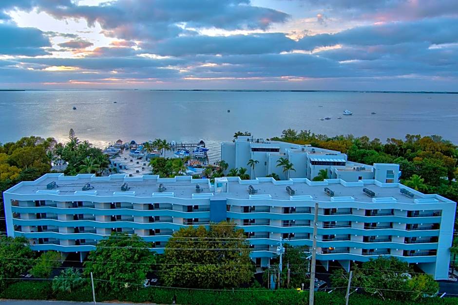 2BR in Key largo w pool and sunset views