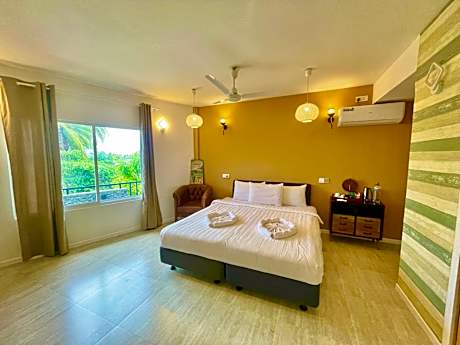 Queen Suite with Spa Bath