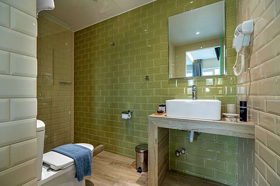 Maison 66, Riviera Hotels