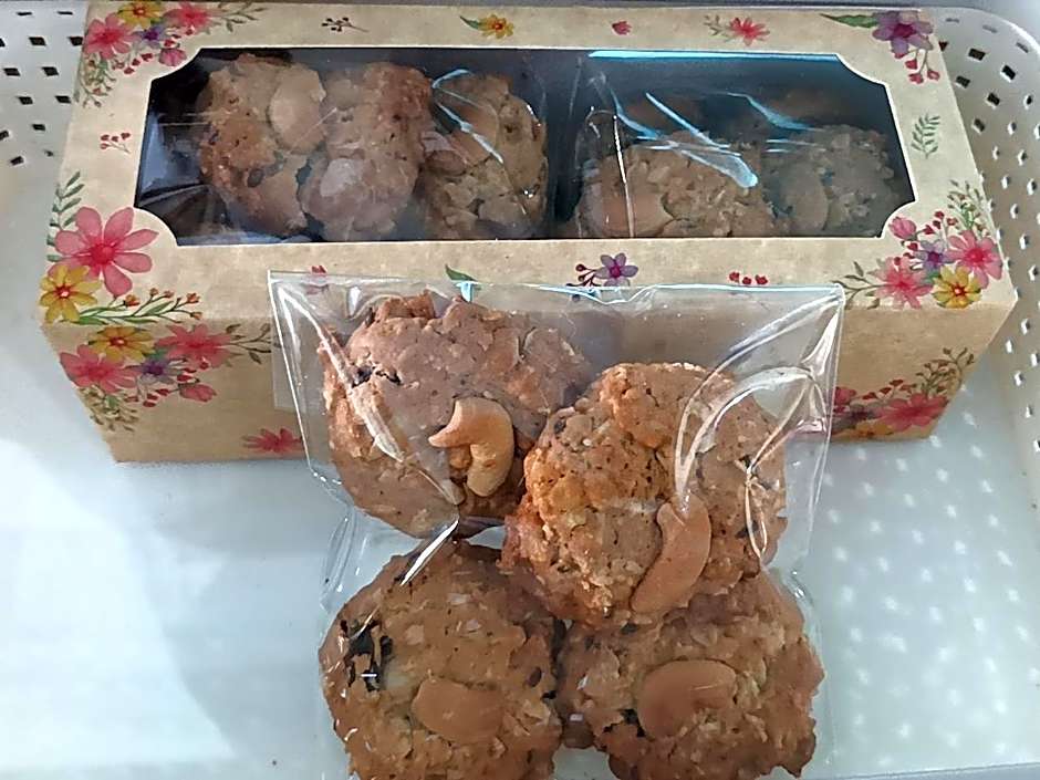 Double D Rooms & Cafe