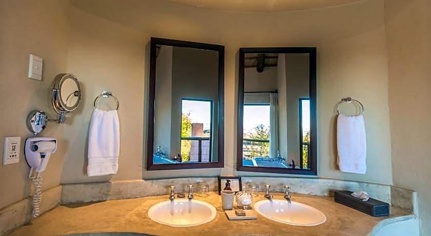 Impodimo Game Lodge
