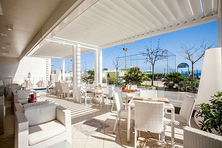 Alexandra B&B & Brunch -Beach Front Parking Included