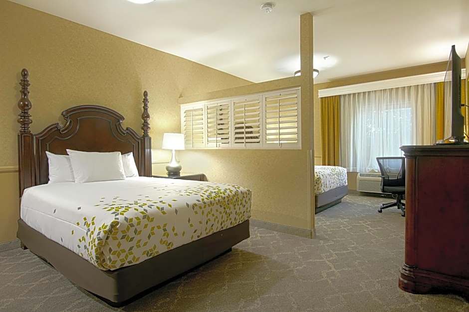 Azure Hotel & Suites Ontario, A Trademark Collection Hotel