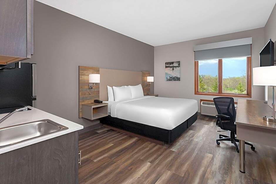 Photo 1 of 1 of Efficiency 1 Bedroom 1 Queen Bed Suite, Mobility Accessible, Grab Bars, Bathtub