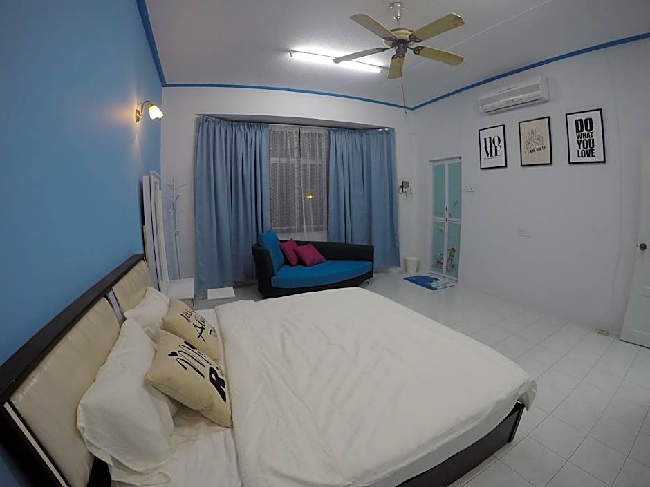 Little Blue House Kemaman Guesthouse