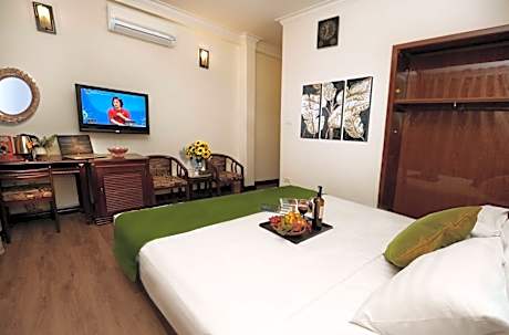 Deluxe Double or Twin Room with City View