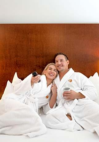 Queen Suite with Spa Bath