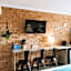 Kennedy Drive Boutique Motel & Nursery- Close To City Centre & Airport