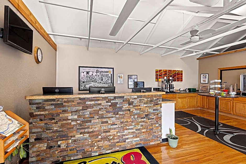 Super 8 by Wyndham Branson / Shepherd of the Hills Exwy