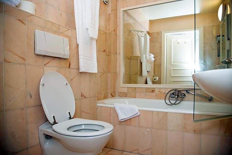 La Bourse Hotel