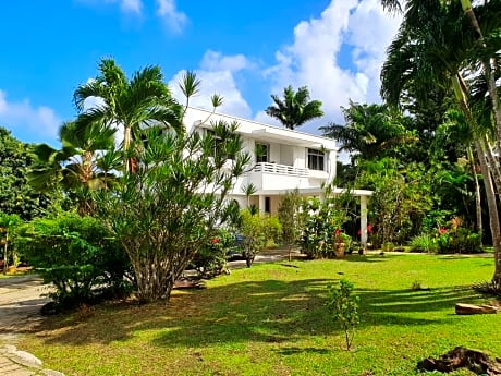 Habitation Villa Les Cassias