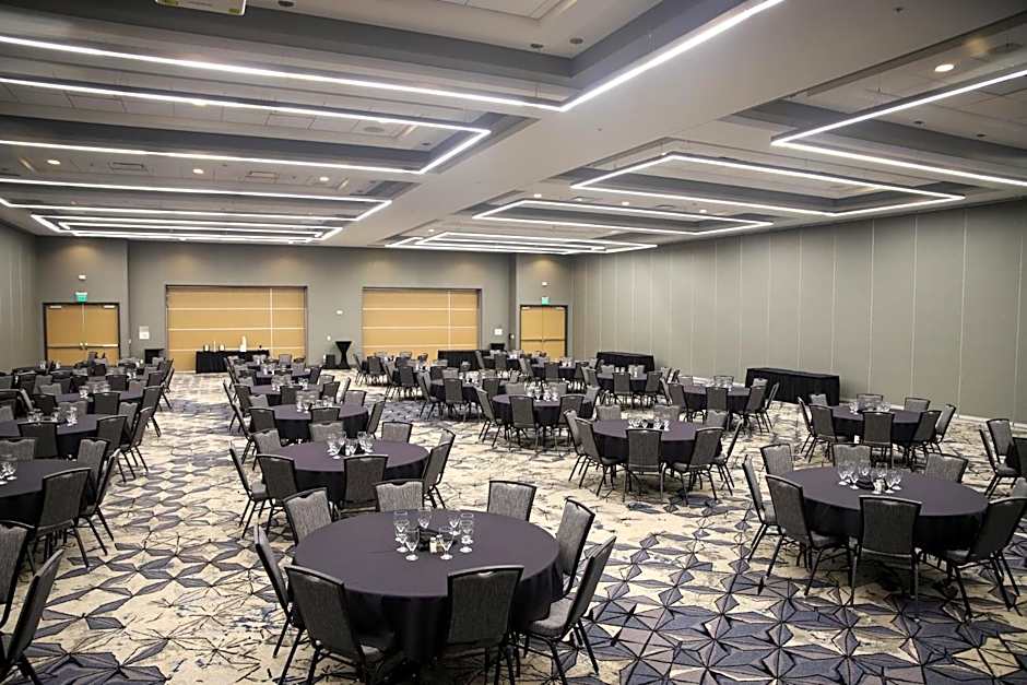 Holiday Inn & Suites Cedar Falls-Waterloo Event Ctr By IHG