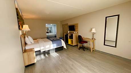 Queen Room - Disability Access - Non-Smoking