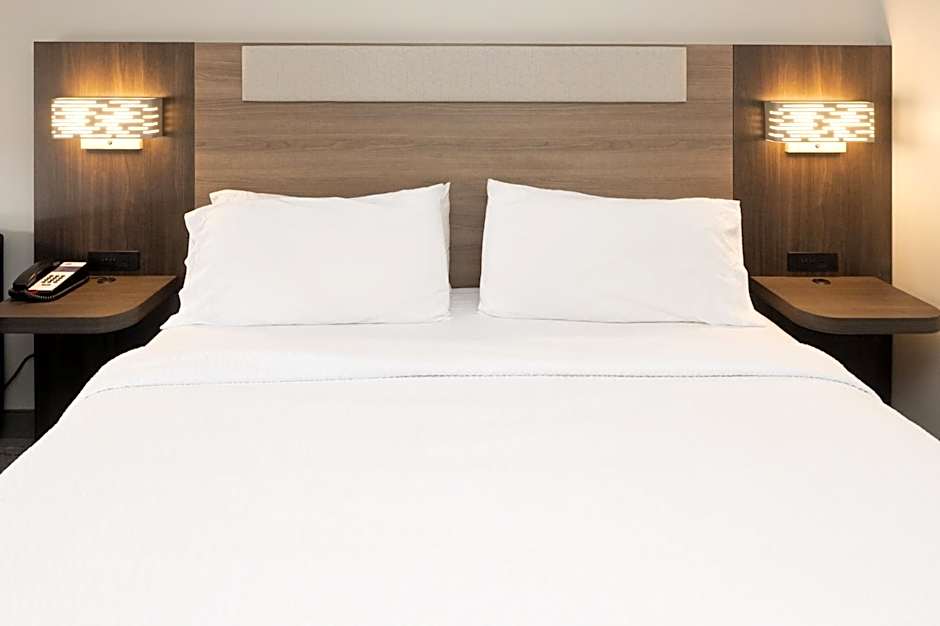 Holiday Inn Express & Suites Burlington - Mount Holly By IHG