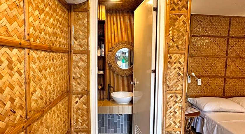 Bamboo House Beach Lodge & Restaurant