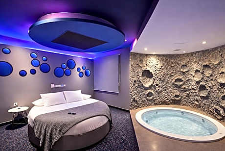 V Hotel