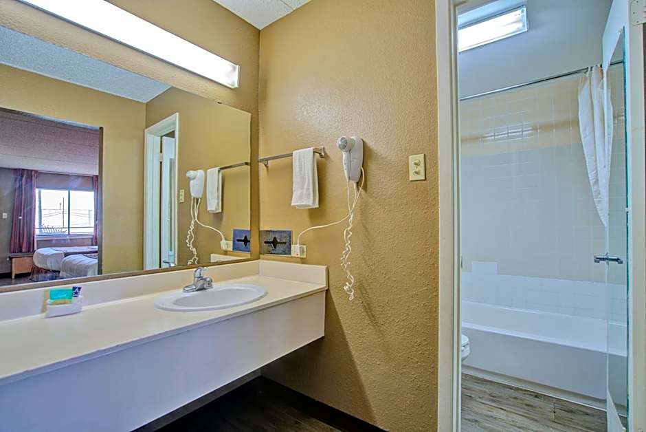 Americas Best Value Inn - Laredo