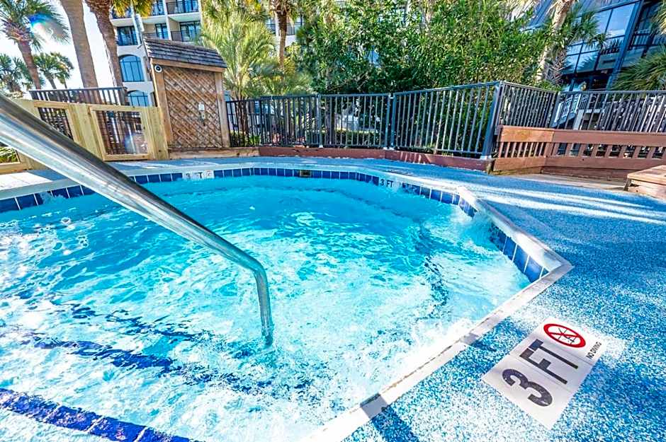 Oceanfront Views, Recently Renovated Kitchen,Pools