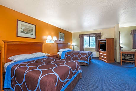 Studio Suite with Three Double Beds - Non-Smoking