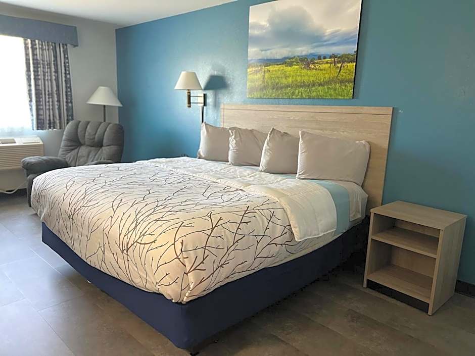 Photo 1 of 2 of 1 Queen Bed