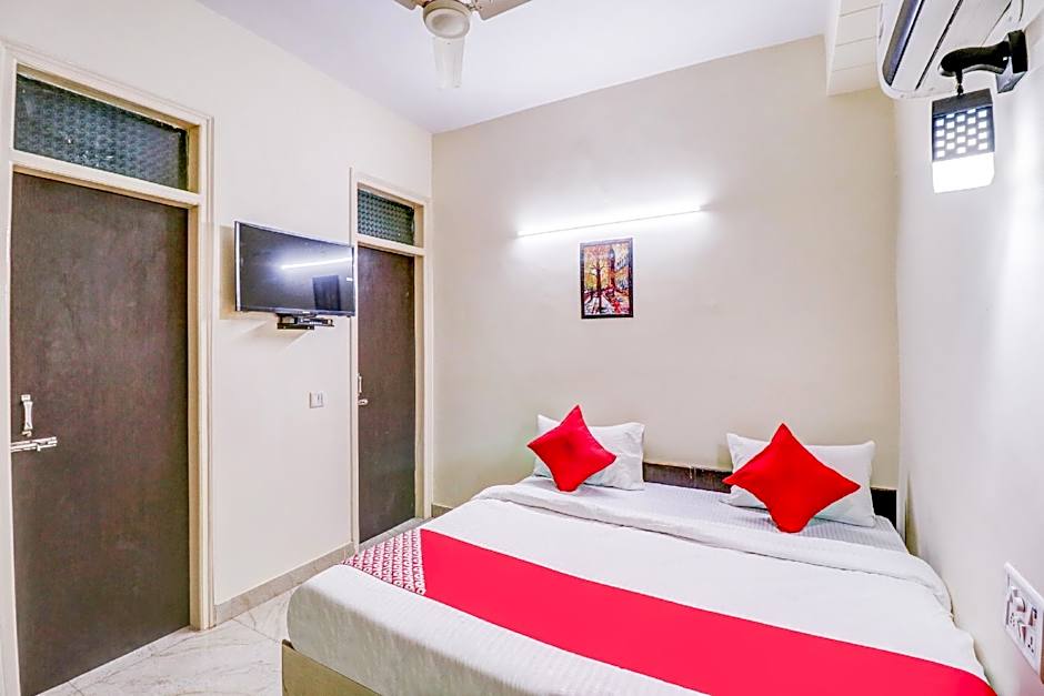 RS Hotels by OYO Rooms – Delhi, NY