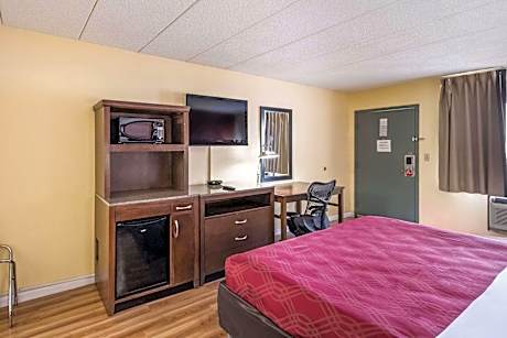 1 King Bed, Nonsmoking