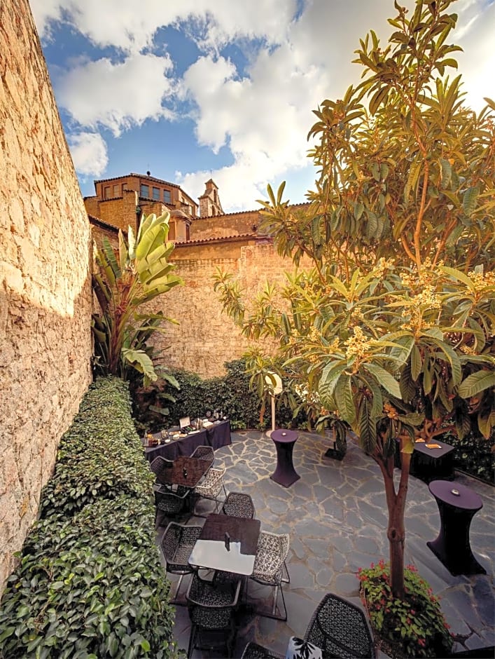 Olivia Plaza Hotel