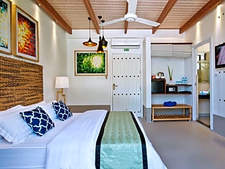 Deluxe Partial Sea View